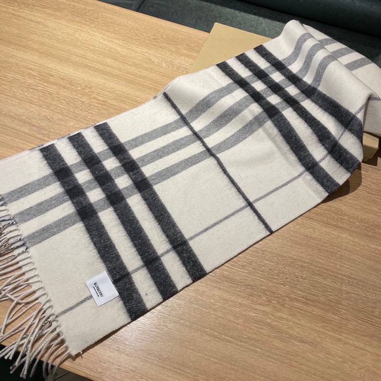 Couple models Burberry new models     Super quality and versatile models,   Absolutely good quality to the burst of value   latest export    men and women cashmere scarves. Feeling delicate degree is very good   key to t