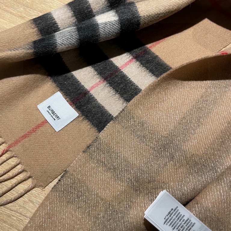 Couple models Burberry new models     Super quality and versatile models,   Absolutely good quality to the burst of value   latest export    men and women cashmere scarves. Feeling delicate degree is very good   key to t