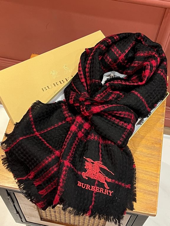 Ruthless goods to attack    Burberry classic models re-launched Fixed weave lambswool ring velvet fabric scarf, classic skeleton scarf Hand feel extremely silky, super comfortable on the body! Embroidered with B's classi