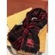 Ruthless goods to attack    Burberry classic models re-launched Fixed weave lambswool ring velvet fabric scarf, classic skeleton scarf Hand feel extremely silky, super comfortable on the body! Embroidered with B's classi