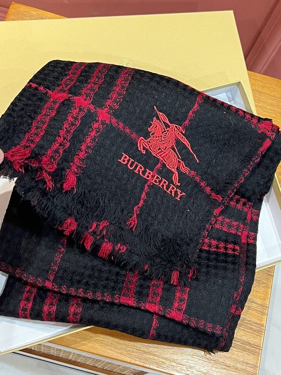 Ruthless goods to attack    Burberry classic models re-launched Fixed weave lambswool ring velvet fabric scarf, classic skeleton scarf Hand feel extremely silky, super comfortable on the body! Embroidered with B's classi