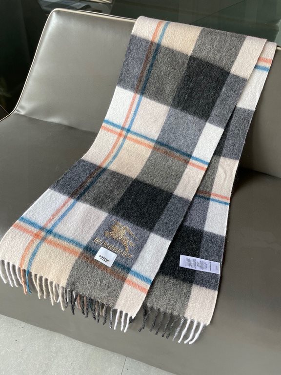 Burberry Bur unisex cashmere plaid looks crazy good, so stylish and glamorous!!!! Very svelte and stylish fallwinter piece! Really love it, very Classical k style design. 100% cashmere, feel really absolute! Forward and 