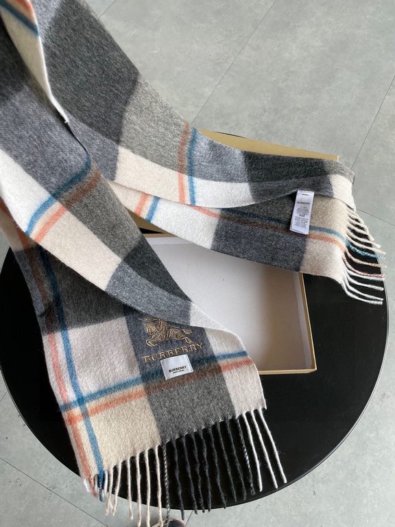 Burberry Bur unisex cashmere plaid looks crazy good, so stylish and glamorous!!!! Very svelte and stylish fallwinter piece! Really love it, very Classical k style design. 100% cashmere, feel really absolute! Forward and 