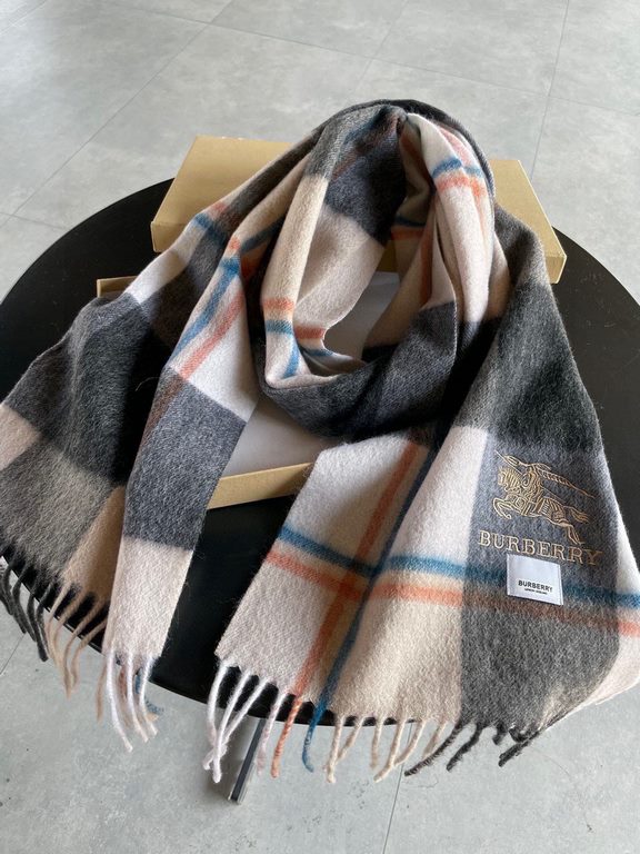 Burberry Bur unisex cashmere plaid looks crazy good, so stylish and glamorous!!!! Very svelte and stylish fallwinter piece! Really love it, very Classical k style design. 100% cashmere, feel really absolute! Forward and 