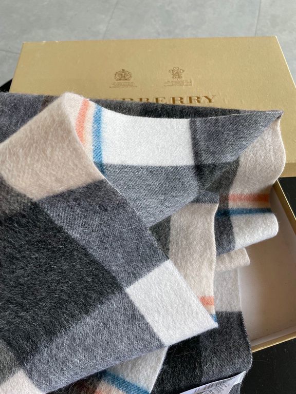 Burberry Bur unisex cashmere plaid looks crazy good, so stylish and glamorous!!!! Very svelte and stylish fallwinter piece! Really love it, very Classical k style design. 100% cashmere, feel really absolute! Forward and 