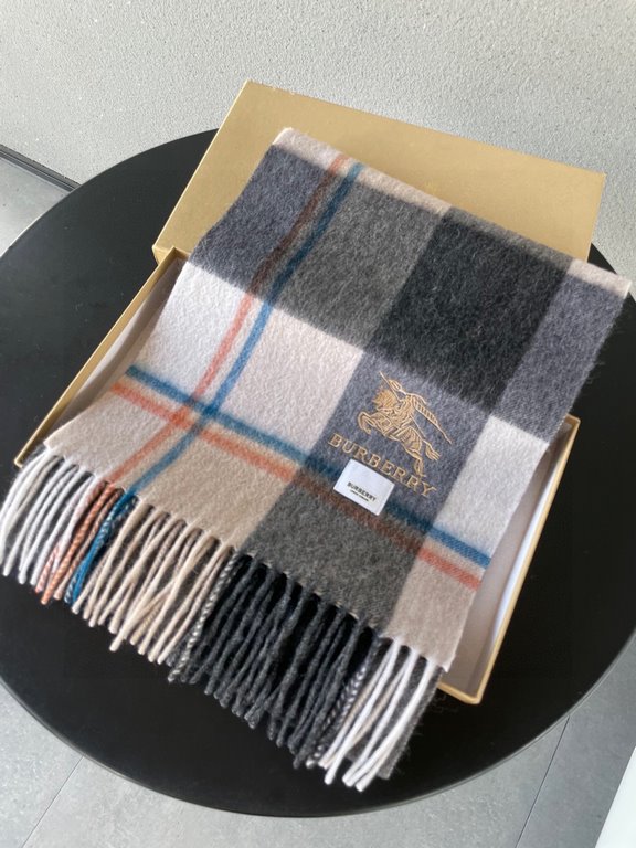 Burberry Bur unisex cashmere plaid looks crazy good, so stylish and glamorous!!!! Very svelte and stylish fallwinter piece! Really love it, very Classical k style design. 100% cashmere, feel really absolute! Forward and 