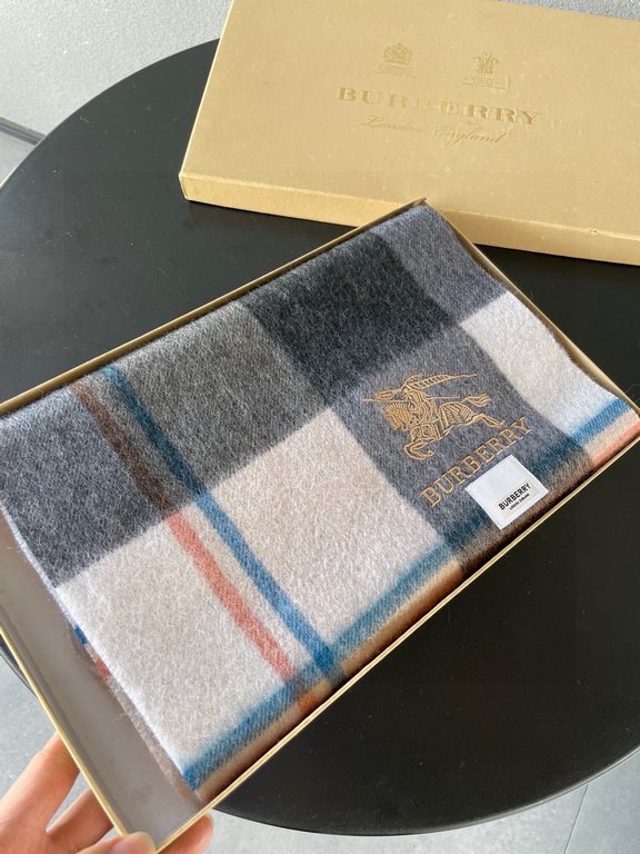 Burberry Bur unisex cashmere plaid looks crazy good, so stylish and glamorous!!!! Very svelte and stylish fallwinter piece! Really love it, very Classical k style design. 100% cashmere, feel really absolute! Forward and 