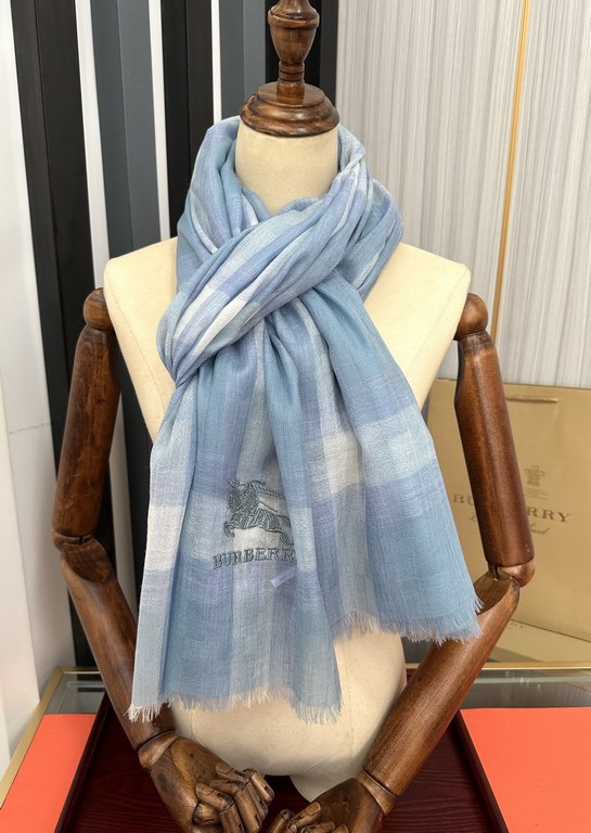 Burberry   using Inner Mongolia cashmere, heavily recommended   too beautiful   hot, everyone likes   when the hipsters have several Ba family scarves in the closet,   change a scarf is enough to give you a refreshing fe