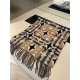 Burberry craftsmanship masterpiece  - Classic large grid double-sided jacquard cashmere scarf   completely equal to 2 scarves   one of the brand's chief creative director Riccardo Tisci's favorite logo. Counter hot new, 