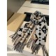 Burberry craftsmanship masterpiece  - Classic large grid double-sided jacquard cashmere scarf   completely equal to 2 scarves   one of the brand's chief creative director Riccardo Tisci's favorite logo. Counter hot new, 