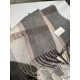 Loewe [Men's and Women's Scarves] Rage to keep for yourself, a rare high-end men's style! Family benefits! Burberry very positive men's scarf ~ fabric big love, very soft and delicate comfortable, light water ripple! Atm