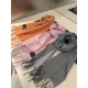 L V [Men's and Women's Scarves] Rage to keep it for yourself, a rare high-end men's style! Family benefits! Burberry very positive men's scarf ~ fabric big love, very soft and delicate comfortable, light water ripple! At