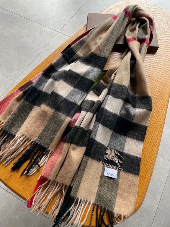 Never outdated Burberry plaid perpetual models, bbr war horse embroidery  Classic [large plaid gold thread shawl] quality feel good to the point of no return  100% lambswool  Highly cutting-edge product  Absolutely screa