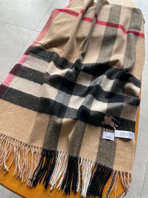 Never outdated Burberry plaid perpetual models, bbr war horse embroidery  Classic [large plaid gold thread shawl] quality feel good to the point of no return  100% lambswool  Highly cutting-edge product  Absolutely screa