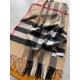 Never outdated Burberry plaid perpetual models, bbr war horse embroidery  Classic [large plaid gold thread shawl] quality feel good to the point of no return  100% lambswool  Highly cutting-edge product  Absolutely screa