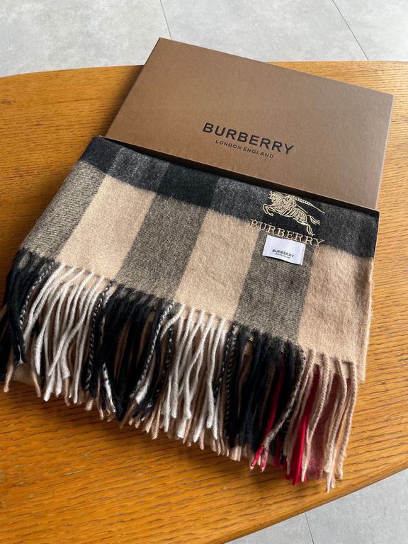 Never outdated Burberry plaid perpetual models, bbr war horse embroidery  Classic [large plaid gold thread shawl] quality feel good to the point of no return  100% lambswool  Highly cutting-edge product  Absolutely screa