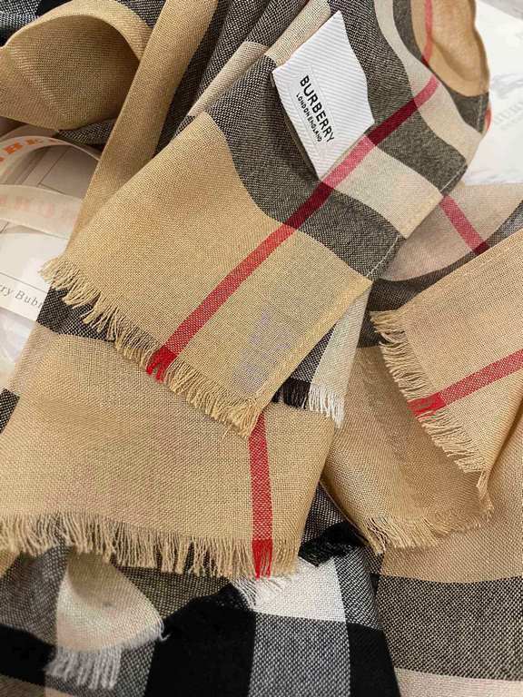 Burberry counter new   scarf shawl heavy to come. Counter inspection  burberry original single hall of fame royal newest models   counter in the sale of 16,000   manpower essential burberry single product. Each color is 