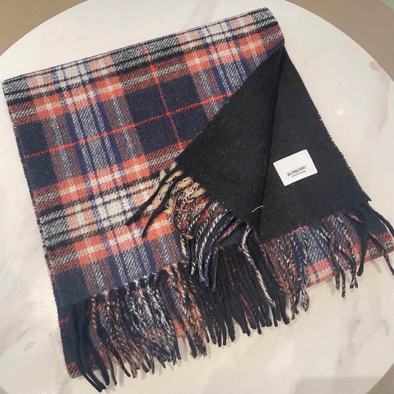 Burberry British style collection models double-sided scarf   [HK foreign trade tail - this is called the real family benefits]   This cashmere scarf fabric is very satisfied ~ feel really good to no   cold winter affixe