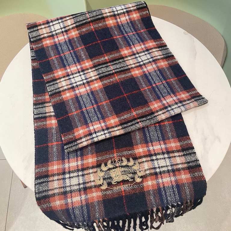 Burberry British style collection models double-sided scarf   [HK foreign trade tail - this is called the real family benefits]   This cashmere scarf fabric is very satisfied ~ feel really good to no   cold winter affixe