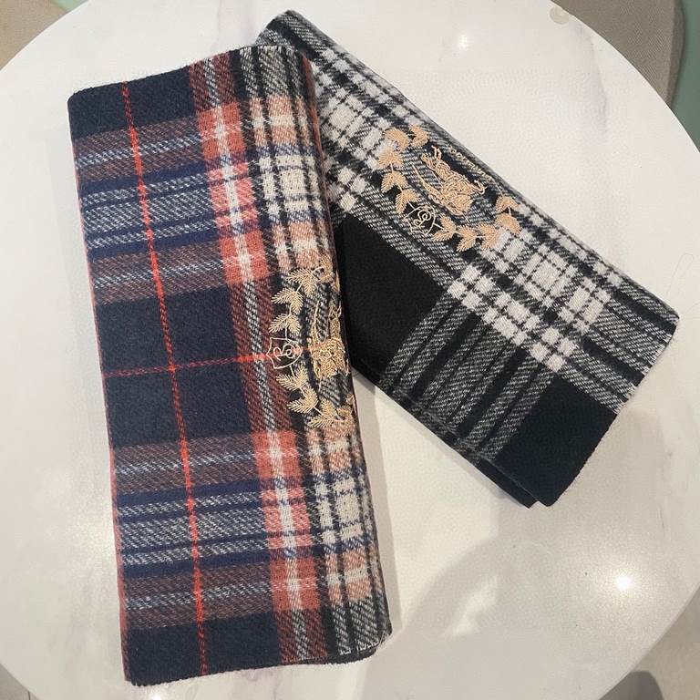 Burberry British style collection models double-sided scarf   [HK foreign trade tail - this is called the real family benefits]   This cashmere scarf fabric is very satisfied ~ feel really good to no   cold winter affixe