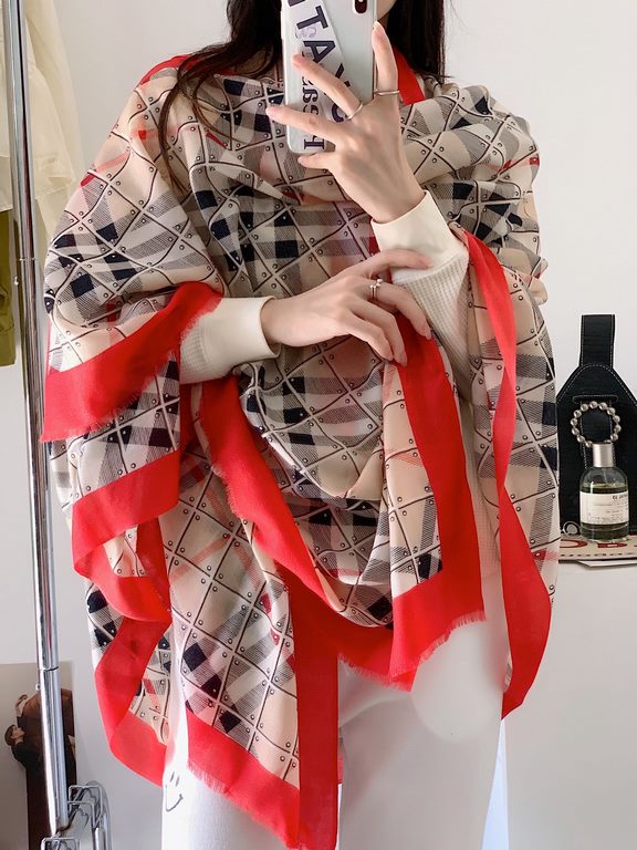 Will glow shiny scarf Burberry long scarf Dynamic and elegant urban styling accessories, soft touch. Classic Burberry floral pattern with plaid print, exquisite and gorgeous modeling embellishment, beautiful to the extre