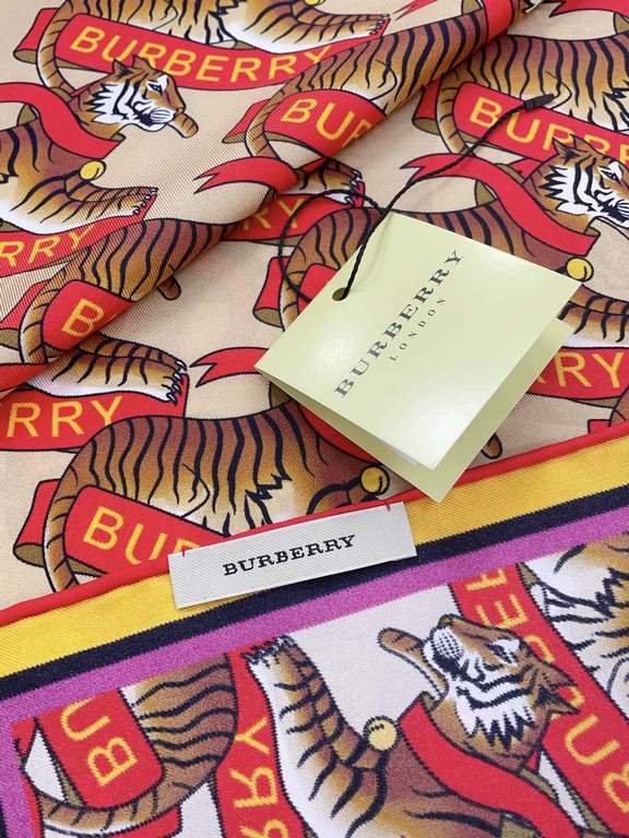 New  Burberry  New Year's Limited 90 Silk [  Tender Reunion Love is a little obsessed! Very quiet temperament and elegance! The color tone is advanced and offbeat! Apricot partial stone color gentle atmospheric tone and 