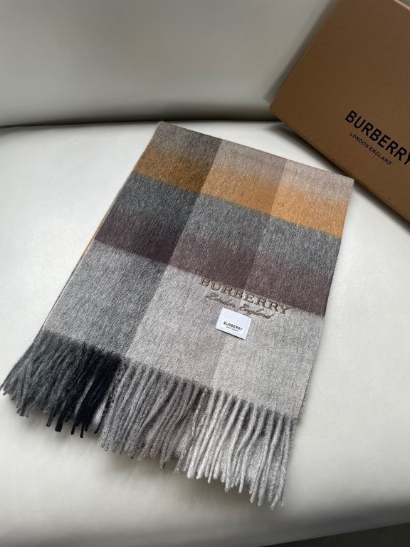 Burberry High-quality imported cashmere letters logo embroidered scarf surprise shelves Overseas counter latest men and women couples cashmere scarf domestic counter are not on the shelves from the style to the fabric ar