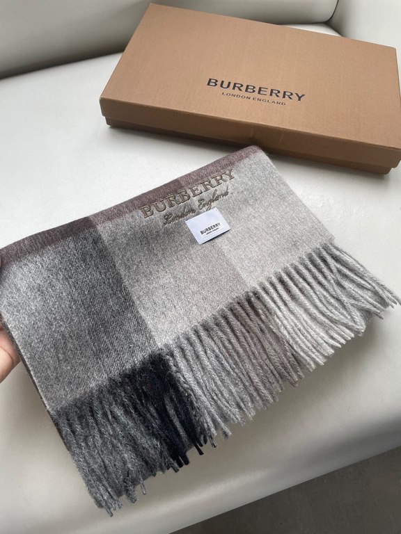 Burberry High-quality imported cashmere letters logo embroidered scarf surprise shelves Overseas counter latest men and women couples cashmere scarf domestic counter are not on the shelves from the style to the fabric ar