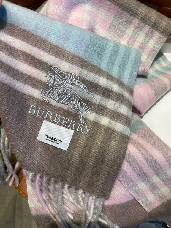 Price Burberry Bur cashmere plaid looks crazy good, so stylish and glamorous!!!! Very svelte and stylish fallwinter piece! Really like it, very Classical men's design. Men's stuff less and more! ! 100% cashmere, the feel