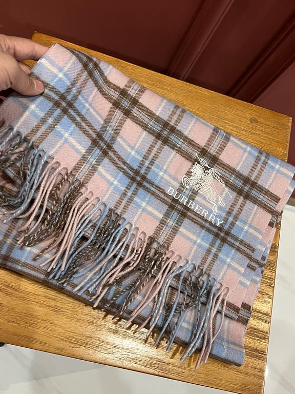 Burberry burberry counter grade classic cashmere plaid scarf! The true fragrance series must be recommended! Counter the latest quality, the current counter are replaced with pure handmade four corners sewing white label