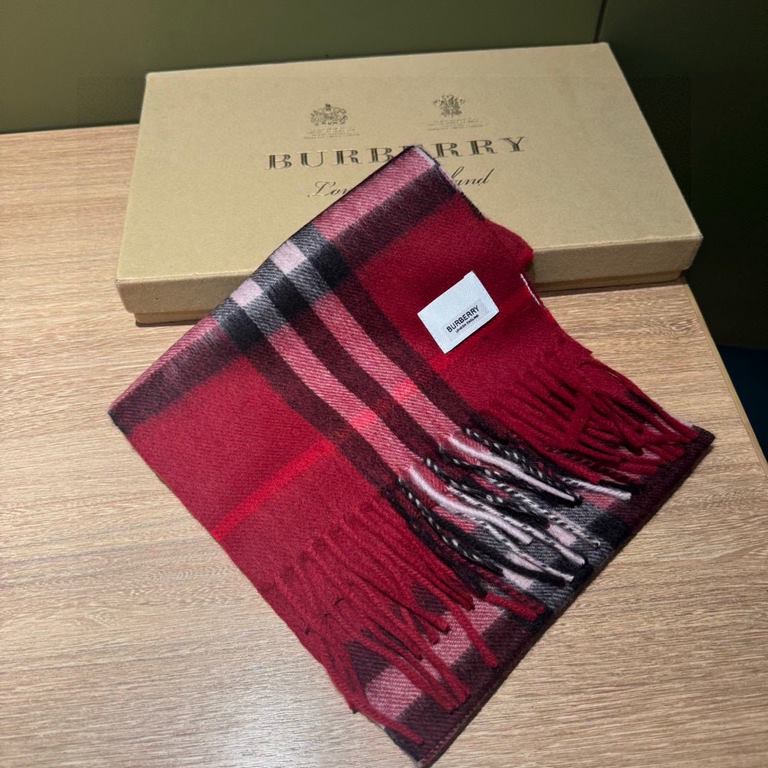 (children's model) burberry. counter classic model parent-child model! Baja 100 years classic small plaid! This price is a real bargain! Not those on the market zhajian brown imitation wool material! Quality feel first-c