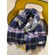 . Burberry original single counter small shawl, the domestic counter has not been put on sale    100% top cashmere material   very warm   soft skin-friendly, do not tie the neck   classic Burberry plaid reversible design