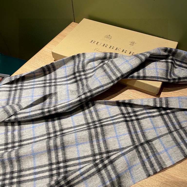 Price  Rage to push the volume of new models   Heavy recommended   Burberry official website the latest models   100% top quality cashmere material   very warm   soft and skin-friendly, do not tie the neck   classic Burb