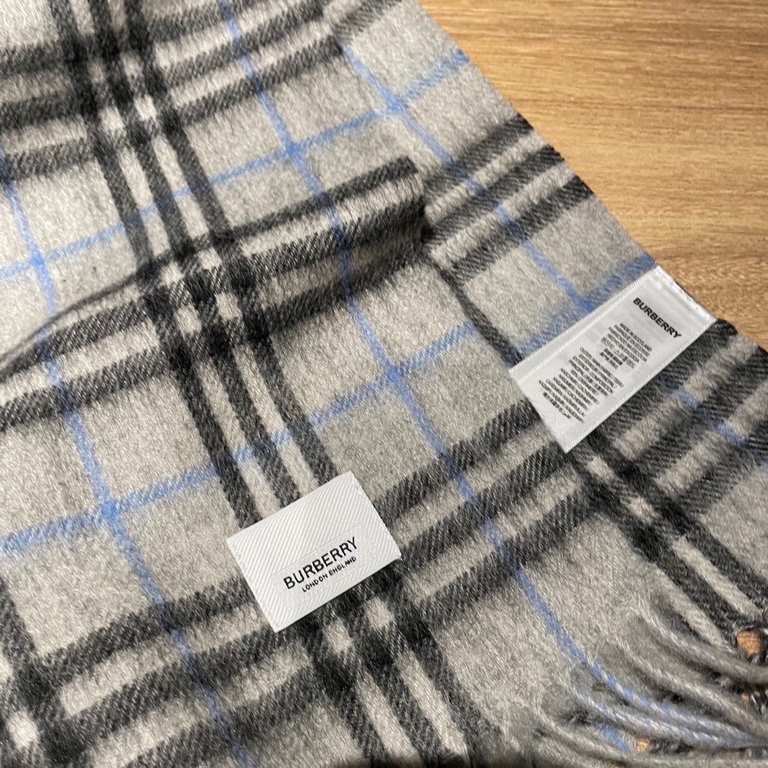 Price  Rage to push the volume of new models   Heavy recommended   Burberry official website the latest models   100% top quality cashmere material   very warm   soft and skin-friendly, do not tie the neck   classic Burb