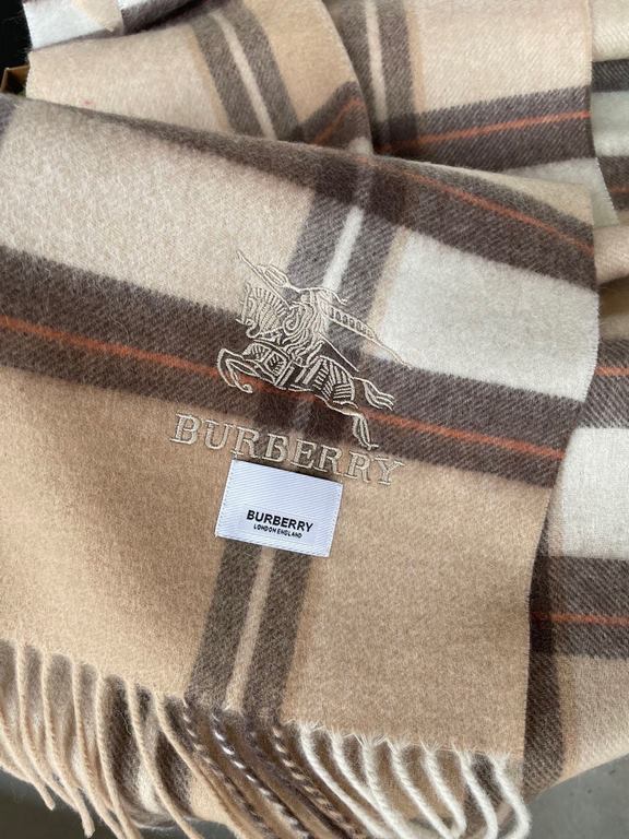 The Burberry Bur cashmere plaid looks crazy good, so stylish and glamorous!!!! Very svelte and stylish fallwinter piece! Really like it, very Classical men's design. Men's stuff less and more! ! 100% cashmere, the feel i