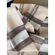 The Burberry Bur cashmere plaid looks crazy good, so stylish and glamorous!!!! Very svelte and stylish fallwinter piece! Really like it, very Classical men's design. Men's stuff less and more! ! 100% cashmere, the feel i