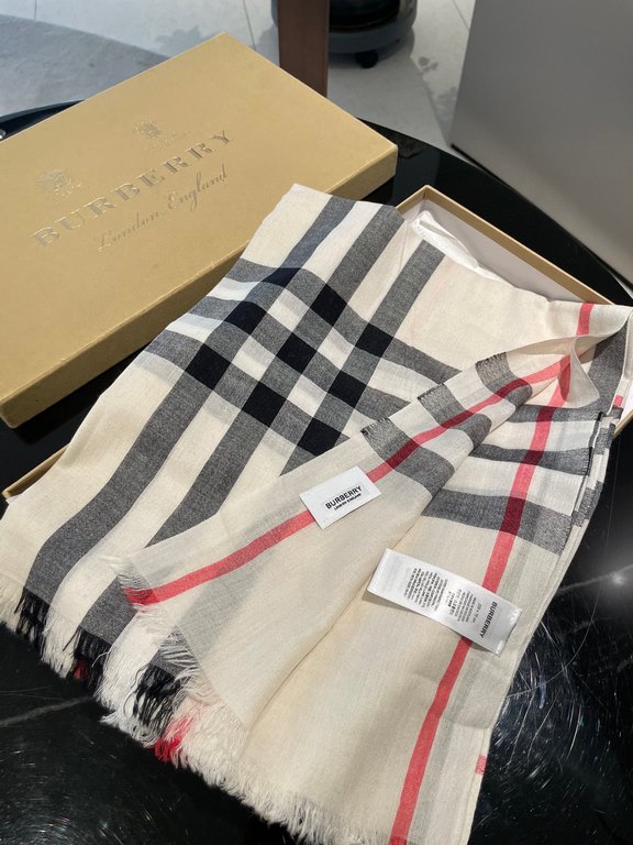 The original customized BURBERRY Autumn silk and wool light scarf has the smoothness of silk and the softness of wool, 100-count yarn color weaving technology, a hundred years of classic heritage, suitable for both men a