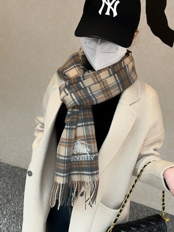 Burberry burberry counter grade classic cashmere plaid scarf! The true fragrance series must be recommended! Counter the latest quality, the current counter are replaced with pure handmade four corners sewing white label