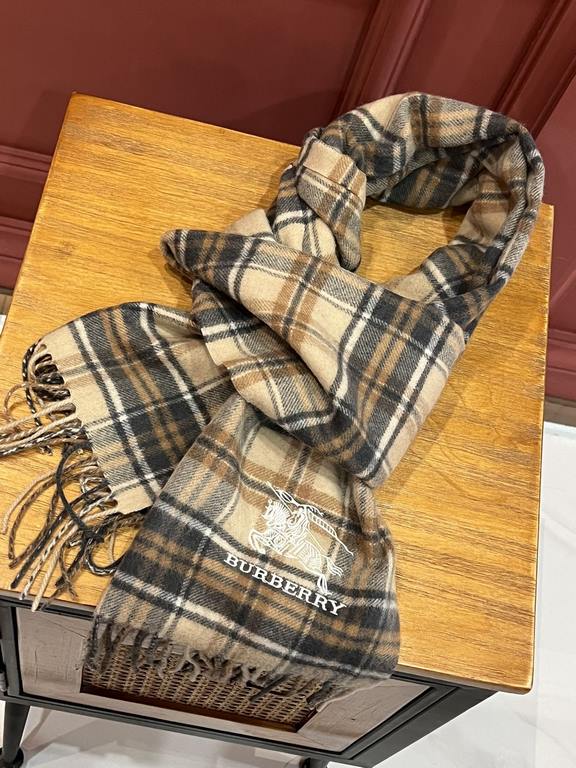 Burberry burberry counter grade classic cashmere plaid scarf! The true fragrance series must be recommended! Counter the latest quality, the current counter are replaced with pure handmade four corners sewing white label