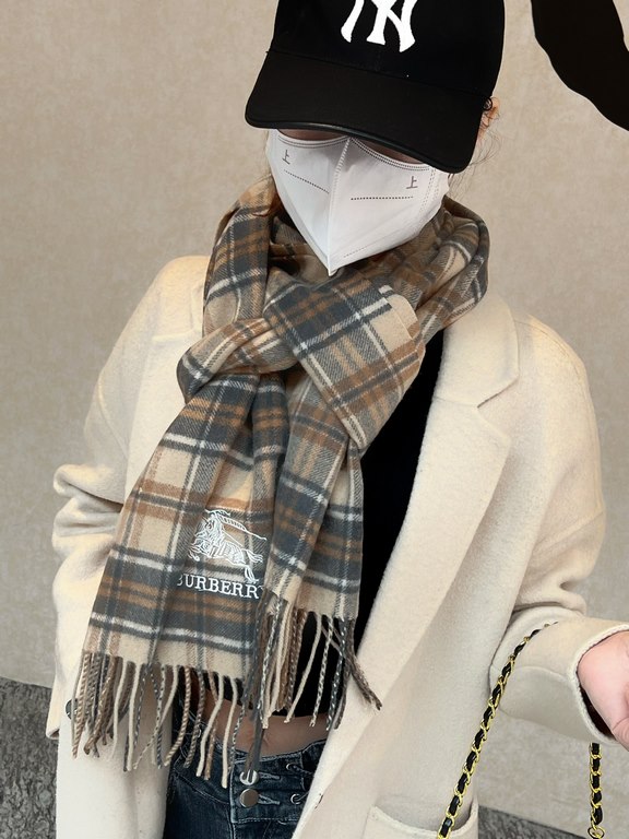 Burberry burberry counter grade classic cashmere plaid scarf! The true fragrance series must be recommended! Counter the latest quality, the current counter are replaced with pure handmade four corners sewing white label