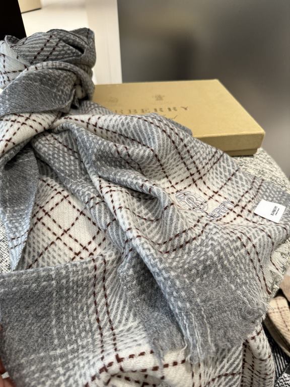 New    Burberry series of goods exclusively for vip products  top Scottish imported wool texture weaving makes the scarf endowed with elasticity and soft and skin-friendly    Unparalleled noble elegance Intellectual styl