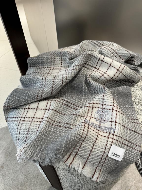 New    Burberry series of goods exclusively for vip products  top Scottish imported wool texture weaving makes the scarf endowed with elasticity and soft and skin-friendly    Unparalleled noble elegance Intellectual styl