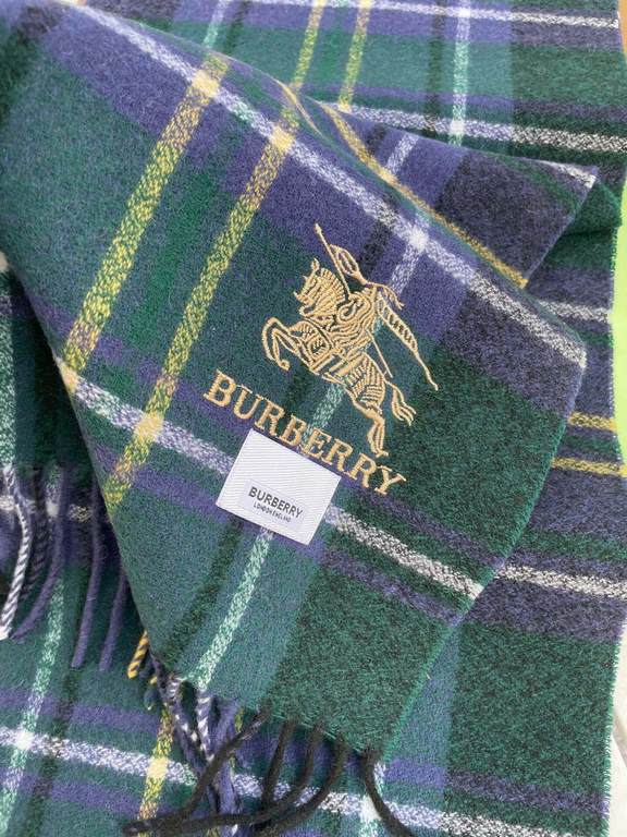 Barberry plaid latest model   100% apex lambswool material   very warm   soft and skin-friendly, do not tie the neck  classic Barberry plaid design  universal couple models for both men and women   size 32192cm  unisex m