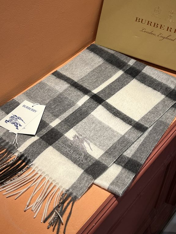 Price   heavy recommended   Burberry New - couple models cashmere scarf   perfect selection of superior cashmere fibers, time-consuming and labor-intensive, and then soaked in clear spring water polyester, so that cashme