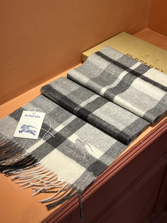 Price   heavy recommended   Burberry New - couple models cashmere scarf   perfect selection of superior cashmere fibers, time-consuming and labor-intensive, and then soaked in clear spring water polyester, so that cashme