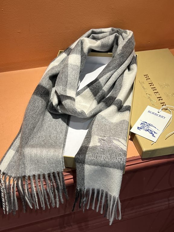 Price   heavy recommended   Burberry New - couple models cashmere scarf   perfect selection of superior cashmere fibers, time-consuming and labor-intensive, and then soaked in clear spring water polyester, so that cashme