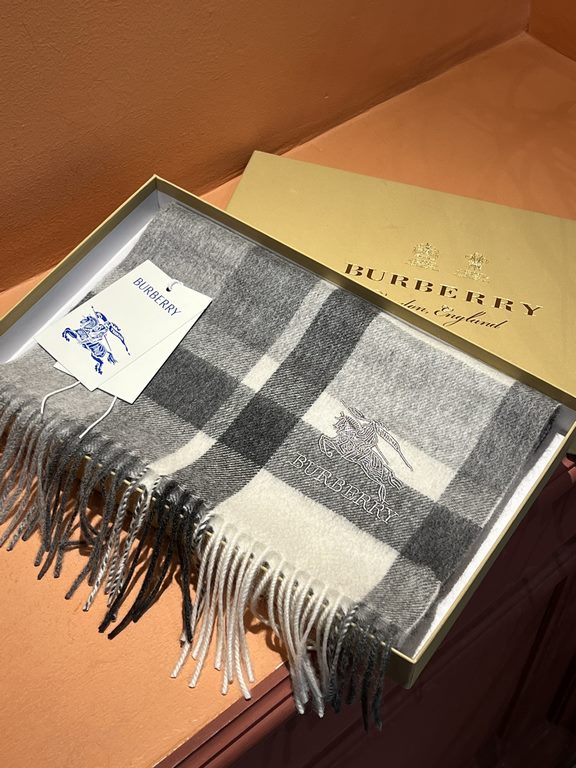 Price   heavy recommended   Burberry New - couple models cashmere scarf   perfect selection of superior cashmere fibers, time-consuming and labor-intensive, and then soaked in clear spring water polyester, so that cashme