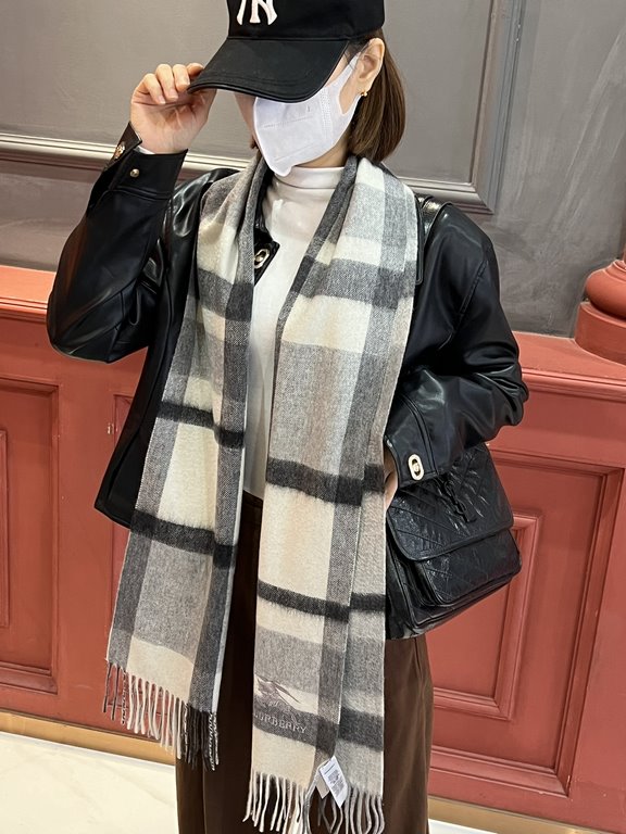 Price   heavy recommended   Burberry New - couple models cashmere scarf   perfect selection of superior cashmere fibers, time-consuming and labor-intensive, and then soaked in clear spring water polyester, so that cashme