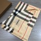 heavy recommended    fire N years of the classic grid, when the trend of people have several Burberry scarf in the closet, a small scarf its role can not be underestimated, it is absolutely for wearing the role of the dr