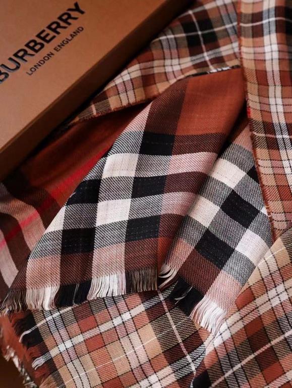 BurBerry.BurBerry Simple, simple, as always, exclusive style! Simple and advanced Modern chic and vintage tone just blend together perfectly, so nice!!!! This one is really super unbeatable looking! Really love how versa